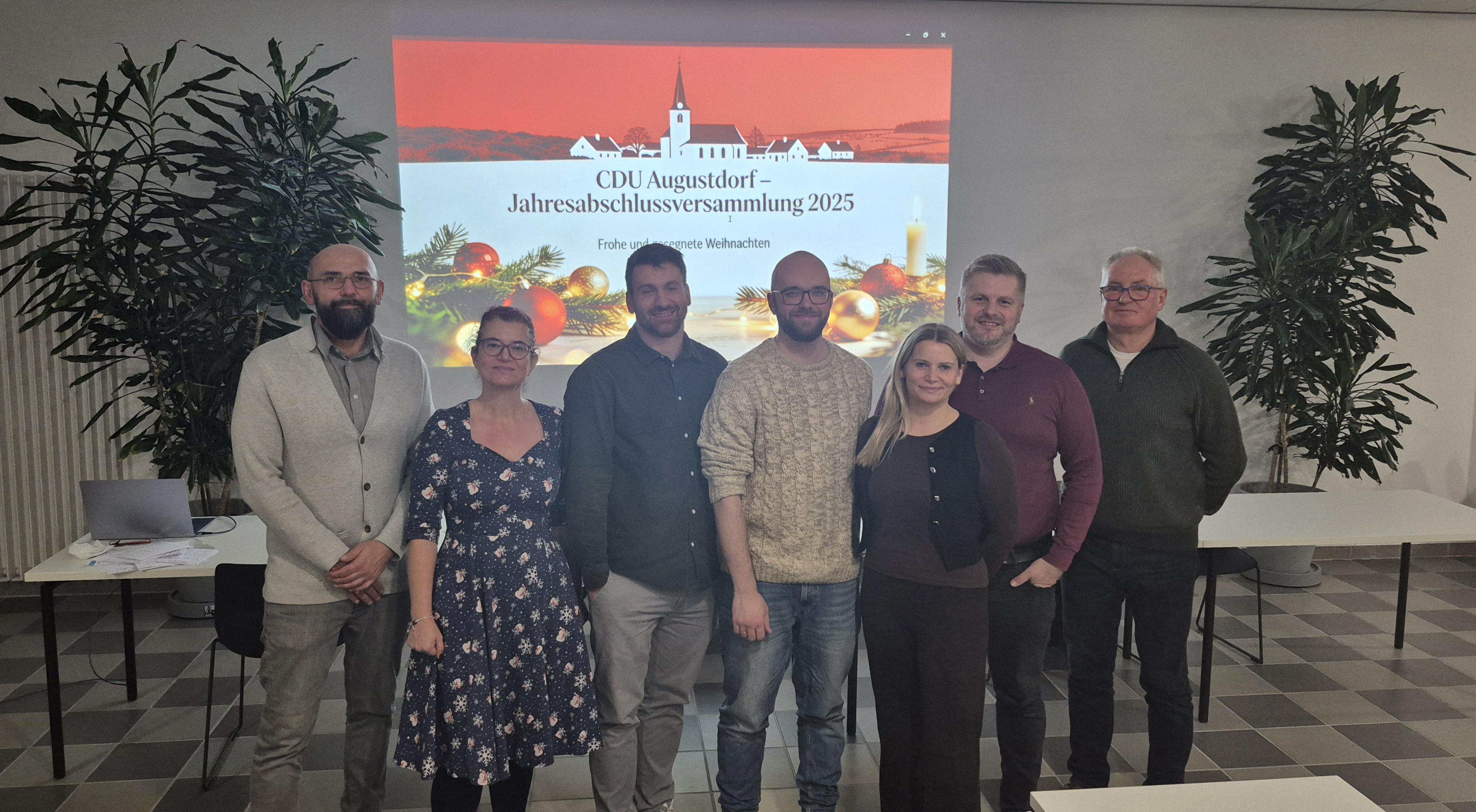 Von links nach rechts: Albert Lange, Barbara Kastning, Daniel Fast, Jakob Eck, Svetlana Gossen, Viktor Gossen und Klaus Schneider 
